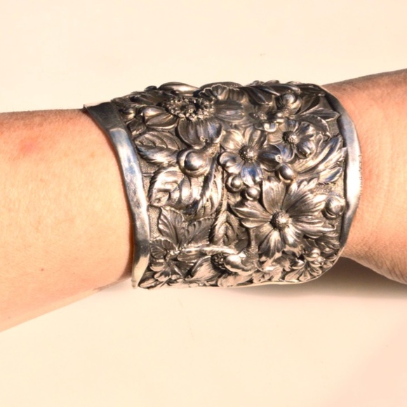 Victorian Floral Rare Antique Sterling Silver Cuff - Picture 3 of 8
